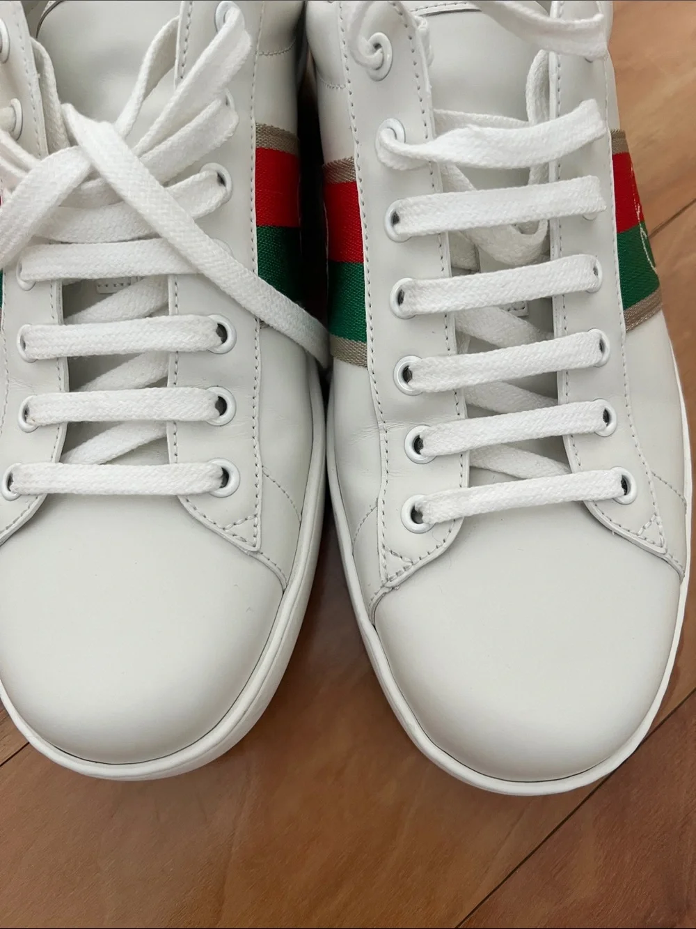 Authentic GUCCI ‘ACE’ SNEAKERS White Leather Sneakers with Red & Green Web Strip
